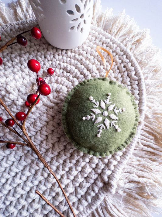 How to Make an Embroidered Felt Ornament